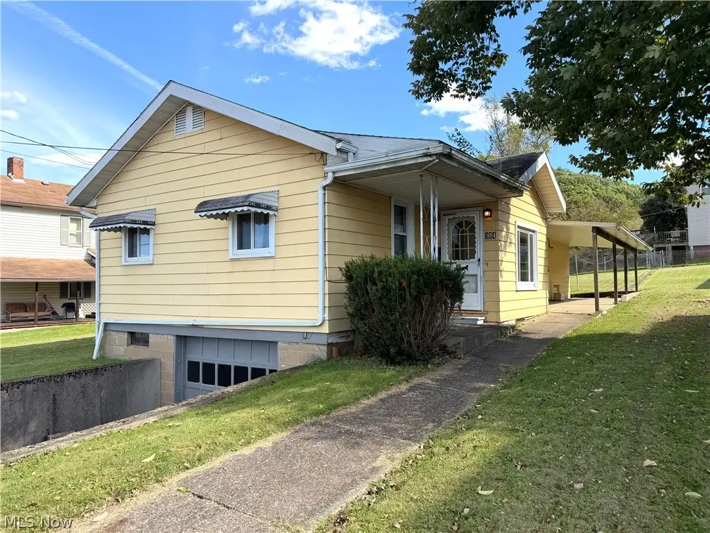 304 Louisiana Ave, Chester, WV 26034 - #1