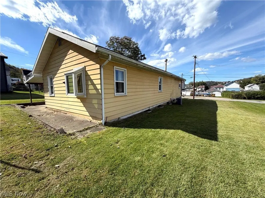 304 Louisiana Ave, Chester, WV 26034 - #3