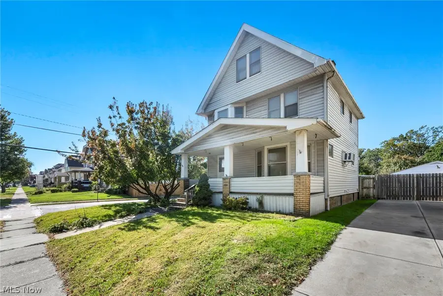 3900 E 42nd Street, Newburgh Heights, OH 44105 - #3
