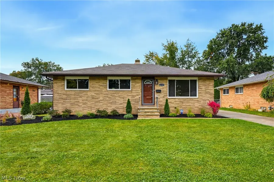 2307 Vinewood Drive, Parma, OH 44134 - #3