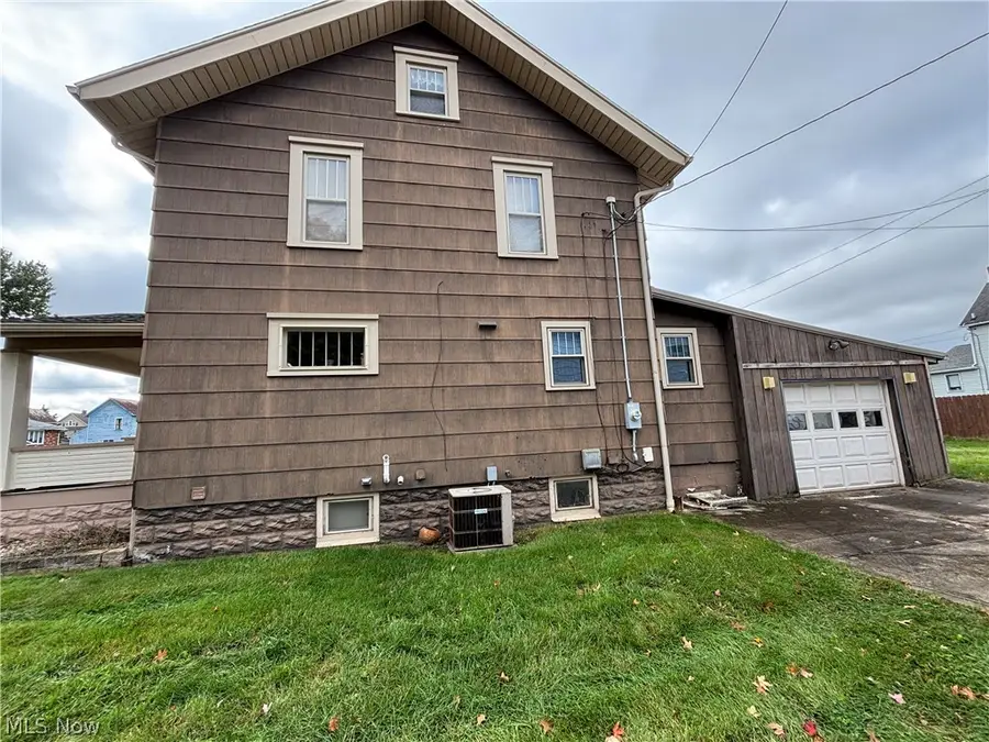322 6th Nw Street, New Philadelphia, OH 44663 - #3