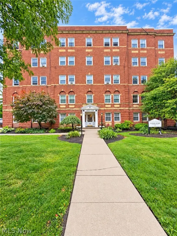 15820 Van Aken Boulevard #504, Shaker Heights, OH 44120