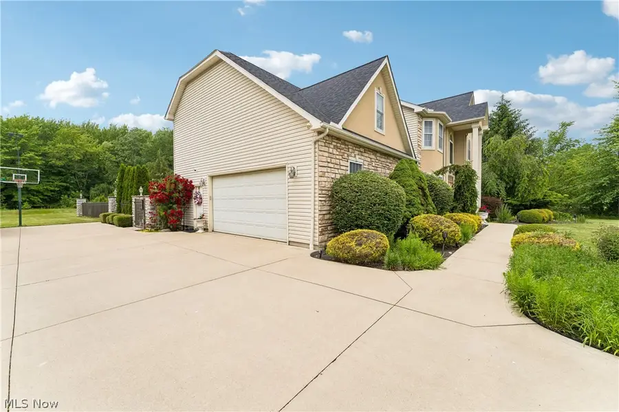 8874 Sharp Road, Olmsted, OH 44138 - #2