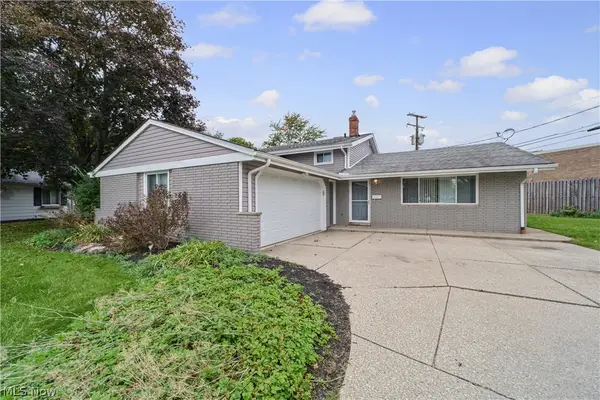 25090 Arlington Lane, North Olmsted, OH 44070