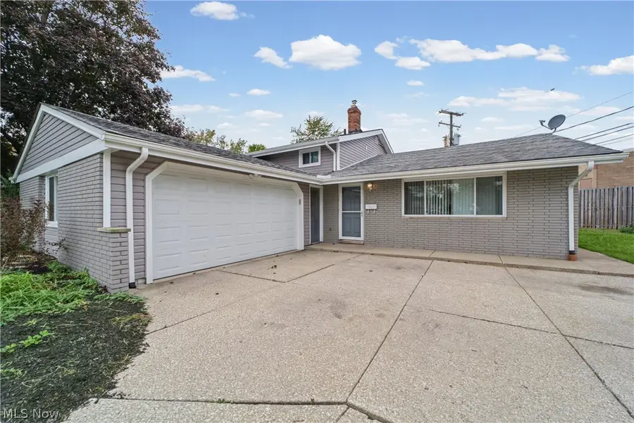 25090 Arlington Lane, North Olmsted, OH 44070 - #2