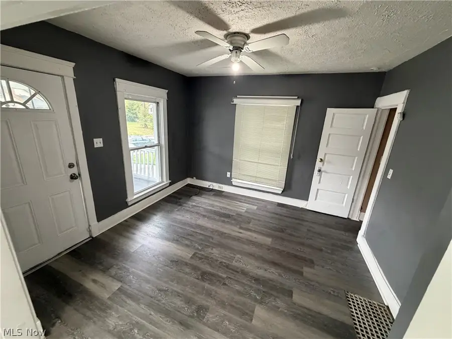 12203 Farringdon Avenue, Cleveland, OH 44105 - #2