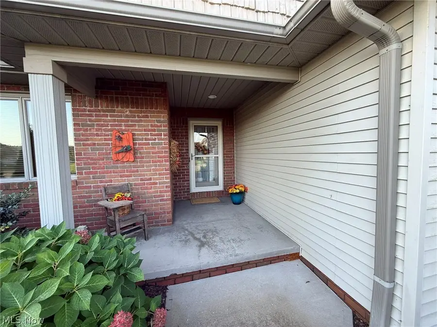 1152 Pine Bluff Ne Drive, New Philadelphia, OH 44663 - #2