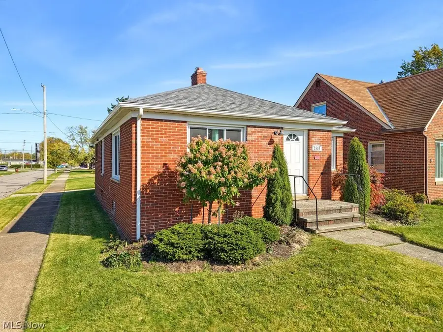 2530 Brookview Boulevard, Parma, OH 44134 - #3
