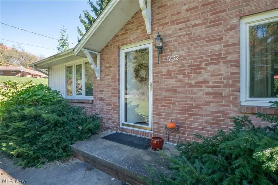 5632 Everhard Nw Road, Canton, OH 44718 - #2