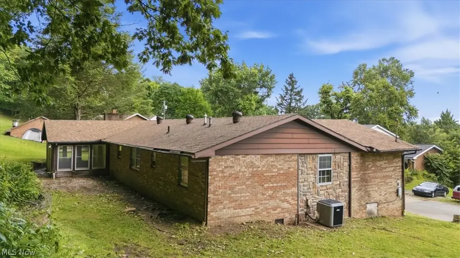 404 W Wildwood Drive, Parkersburg, WV 26101 - #3
