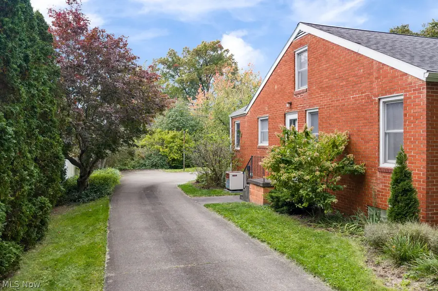 586 Crestwood Avenue, Wadsworth, OH 44281 - #2