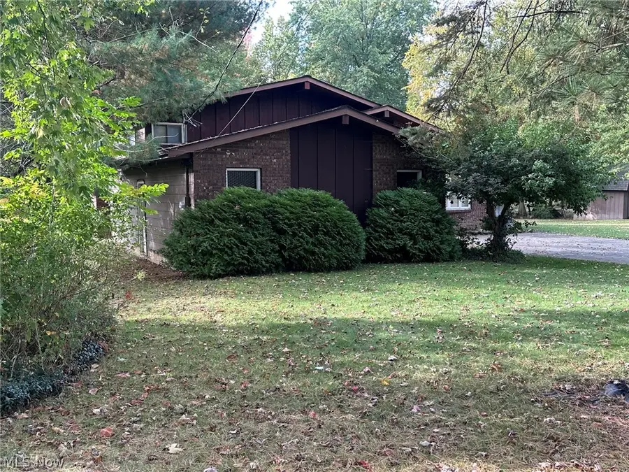 572 Buckeye Drive, Sheffield Lake, OH 44054 - #2