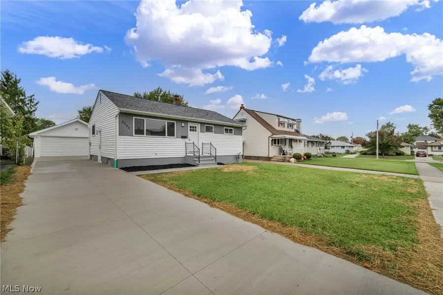 6330 Stonecrest Drive, Brook Park, OH 44142 - #3