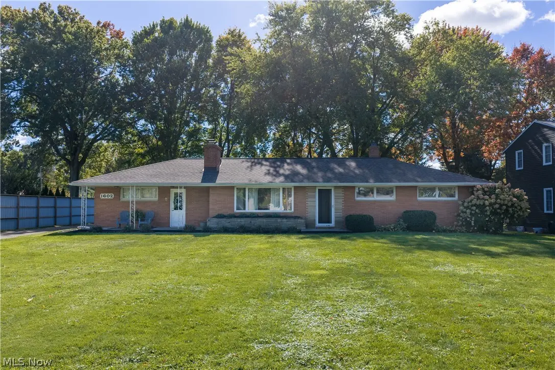 1602 Schneider Nw Street, North Canton, OH 44720 - #1