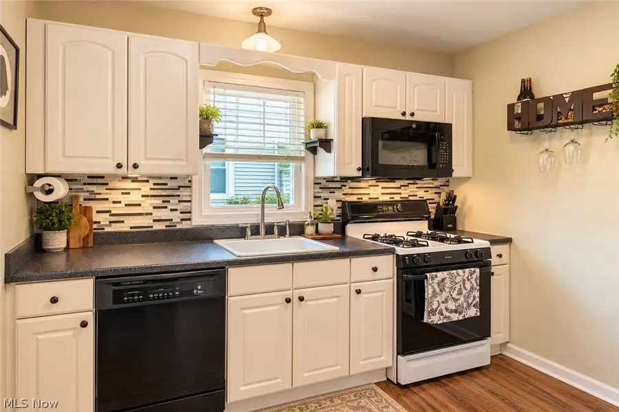 525 Waverly Road, Eastlake, OH 44095 - #3