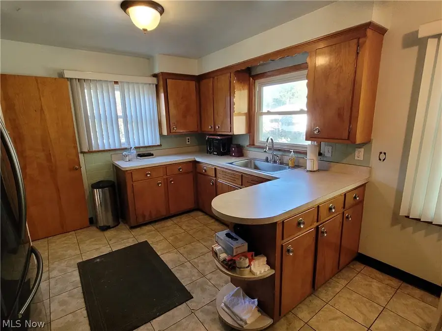 6048 Pearl Road, Parma Heights, OH 44130 - #2