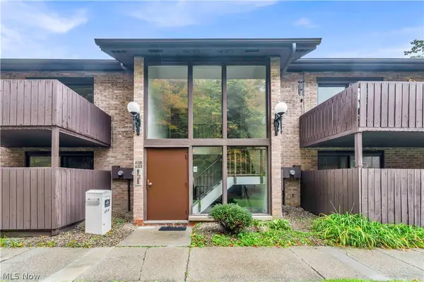 6850 Carriage Hill Drive #D55, Brecksville, OH 44141
