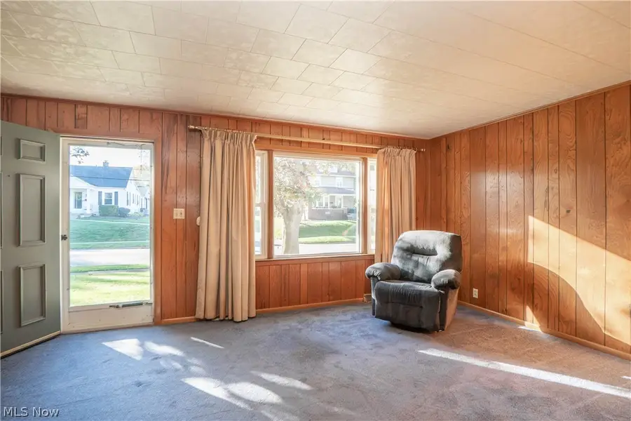 364 25th Nw Street, Massillon, OH 44647 - #3