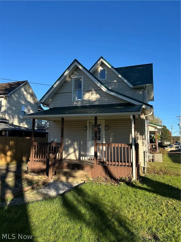 402 4th Nw Street, New Philadelphia, OH 44663 - #3