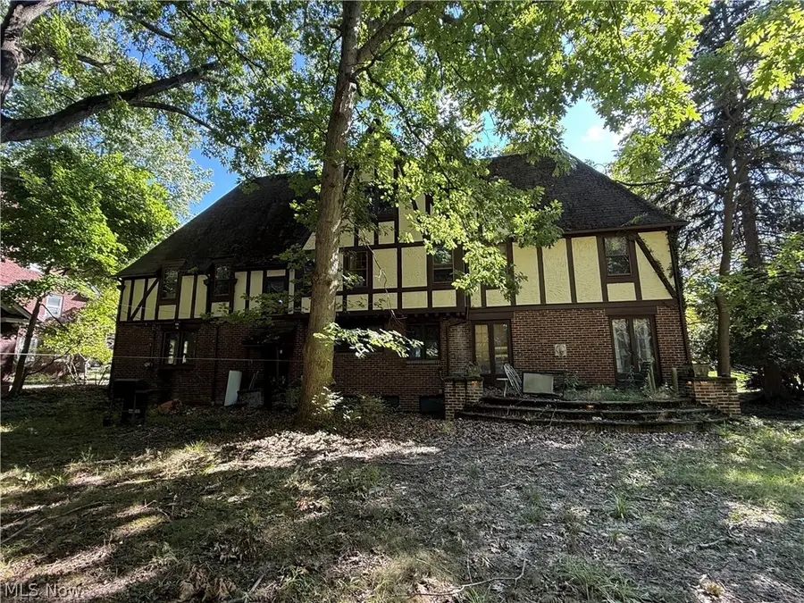 15705 Oakhill Road, East Cleveland, OH 44112 - #3