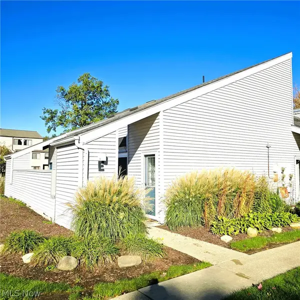 1555 Cedarwood Drive #19E, Westlake, OH 44145