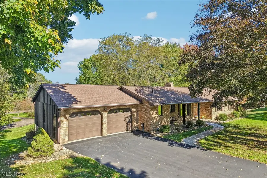 3055 Townsend Nw Street, Uniontown, OH 44685 - #2