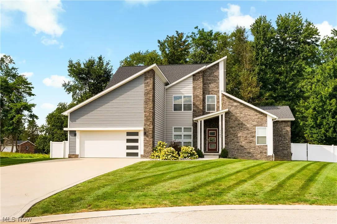 5585 Shadow Ridge Nw Circle, North Canton, OH 44720 - #1