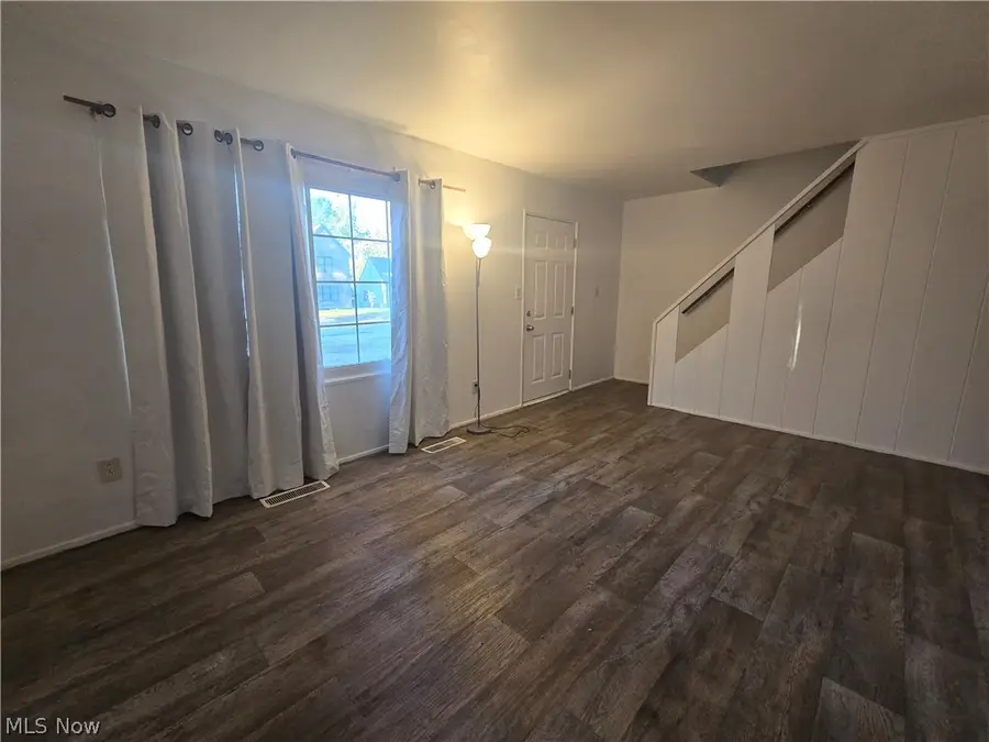 19504 Longbrook Road, Warrensville Heights, OH 44128 - #3