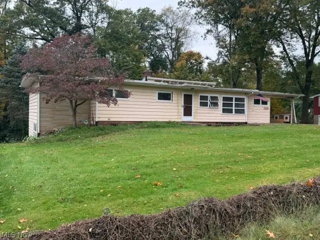 2235 Helena Nw Avenue, Massillon, OH 44646 - #3