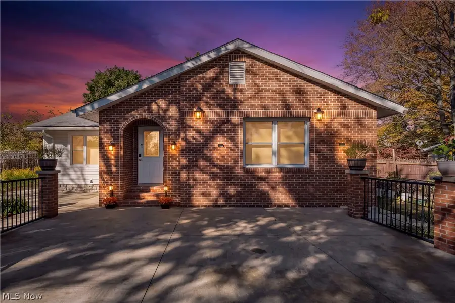 2721 Maitland Avenue, Cuyahoga Falls, OH 44223 - #2