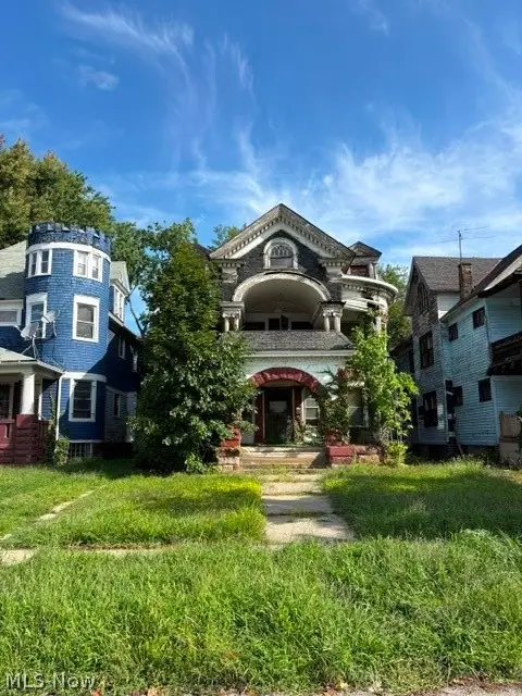 10005 South Boulevard, Cleveland, OH 44108