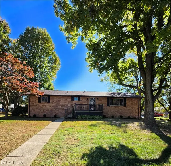 25 Crystal Avenue, Williamstown, WV 26187