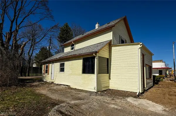 868 N Main Street, Akron, OH 44310