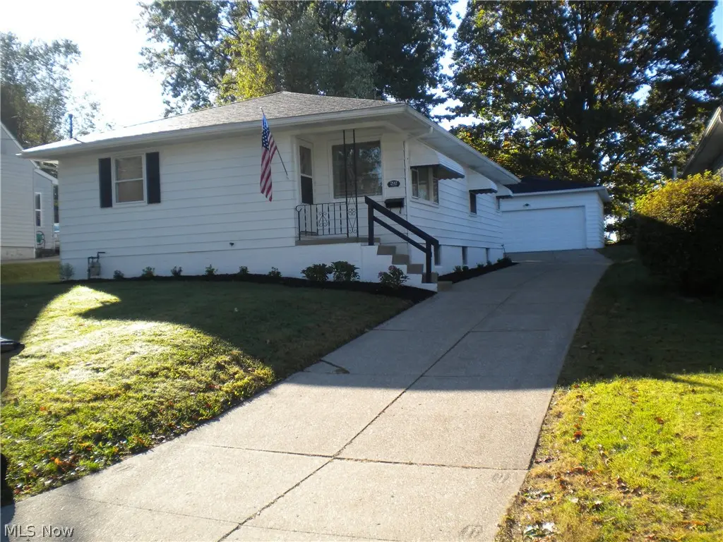 292 E Cassell Avenue, Barberton, OH 44203 - #1