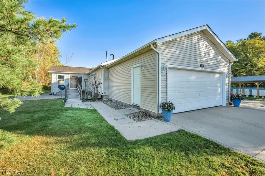 557 Chambers Road, Chardon, OH 44024 - #2