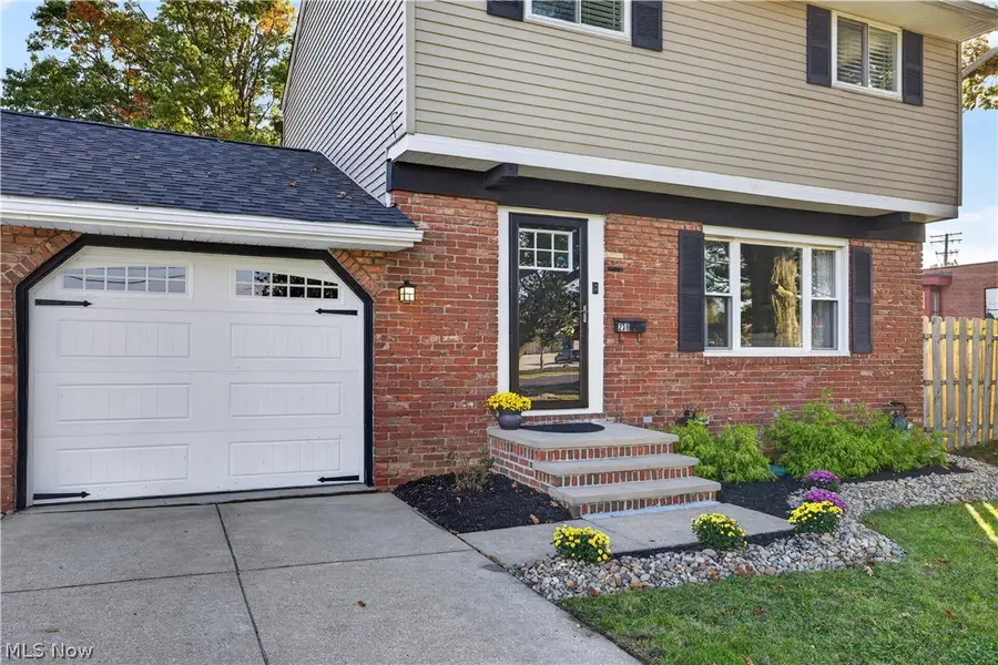239 E 305th Street, Willowick, OH 44095 - #3