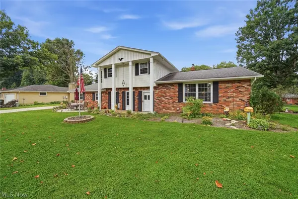 831 Oakcrest Ne Lane, Massillon, OH 44646
