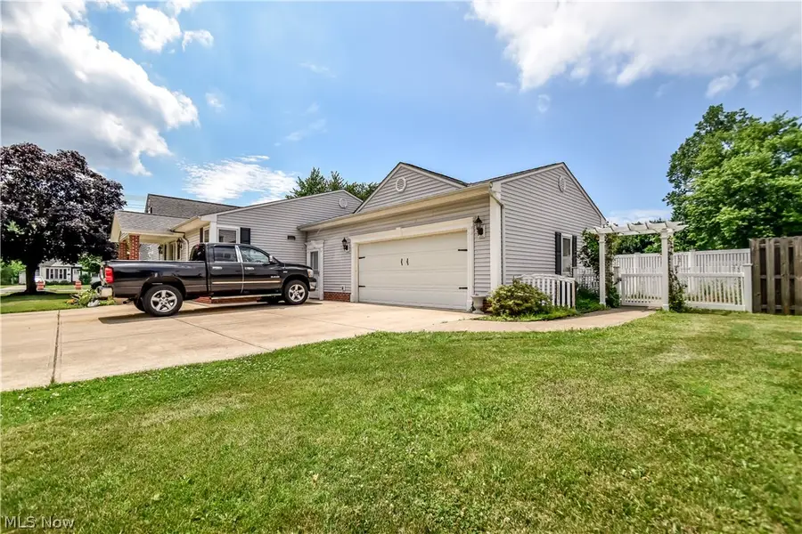 439 E 305th Street, Willowick, OH 44095 - #2