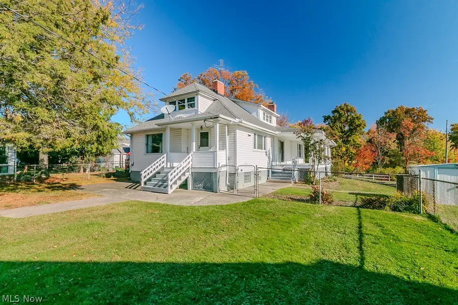 22460 Edgecliff Drive, Euclid, OH 44123 - #3