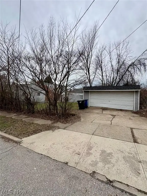 4609 Lee Road, Cleveland, OH 44128 - #2