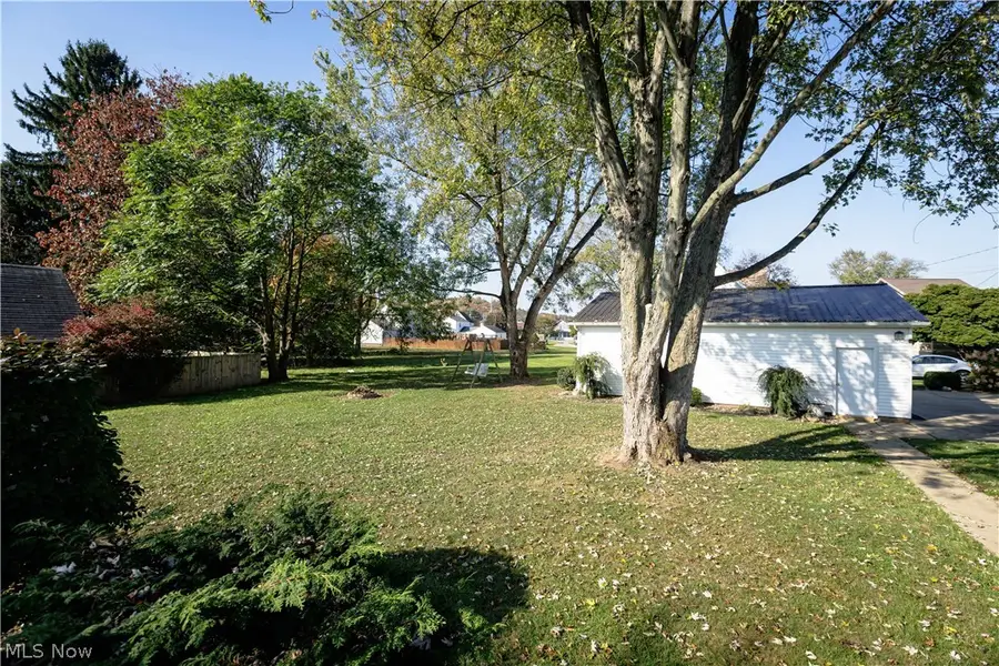 9395 Chestnut Se Avenue, East Sparta, OH 44626 - #3