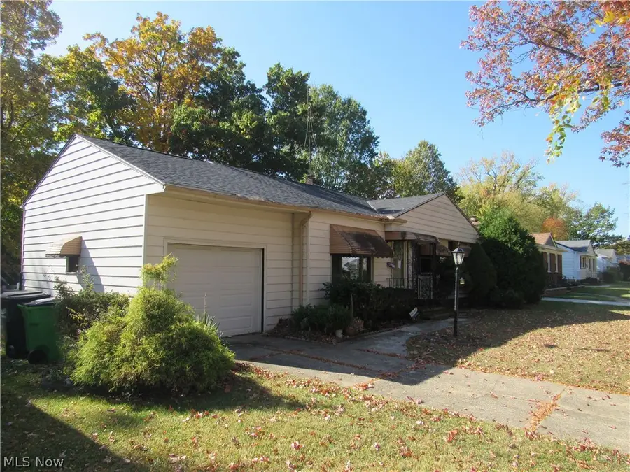 19400 Mayfair Lane, Warrensville Heights, OH 44128 - #3