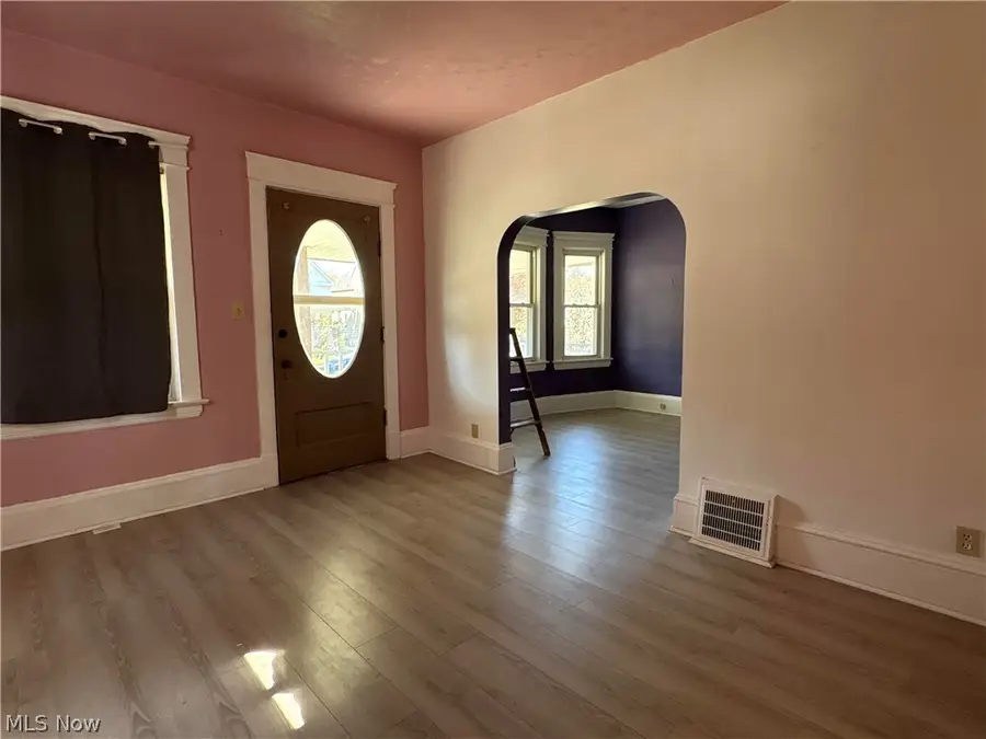 3997 East 54th Street, Newburgh Heights, OH 44105 - #3
