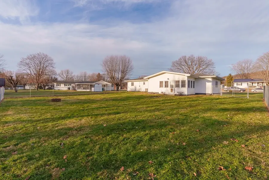 637 Vernon Drive, Chillicothe, OH 45601 - #3