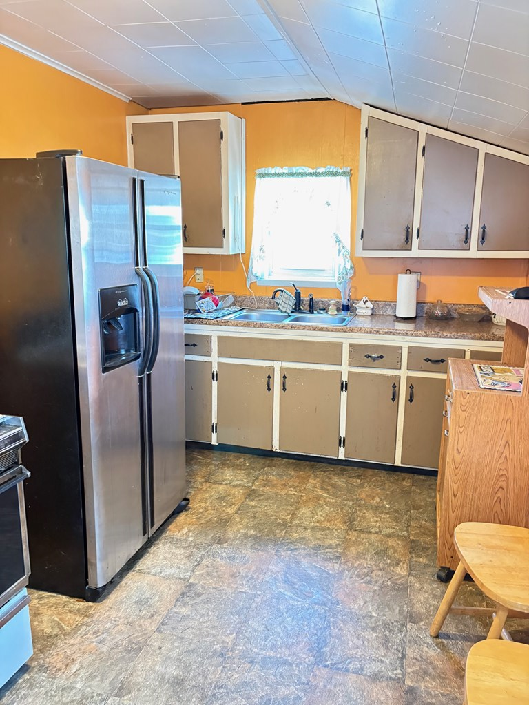 599 E 2nd St, Chillicothe, OH 45601 - Image #2