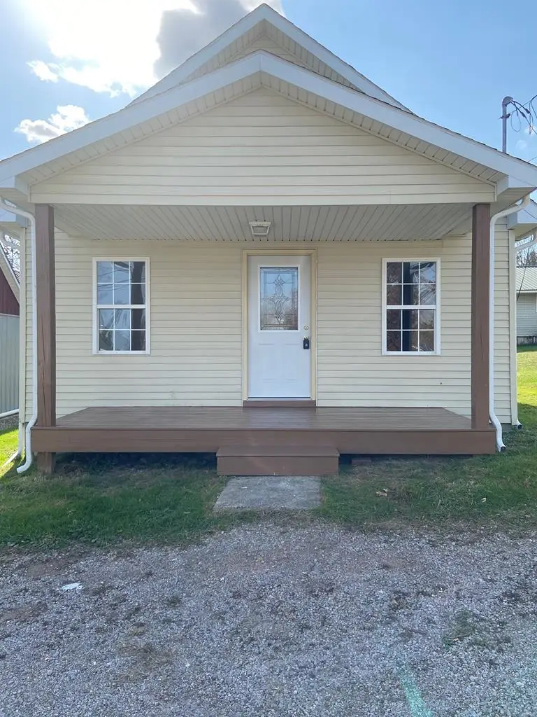 52 W 10th St, Wellston, OH 45692 - #1