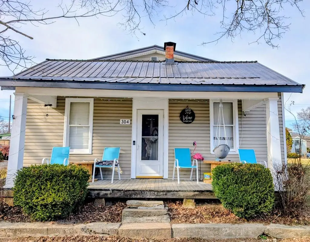 304 E 2nd St, Bainbridge, OH 45612 - #1