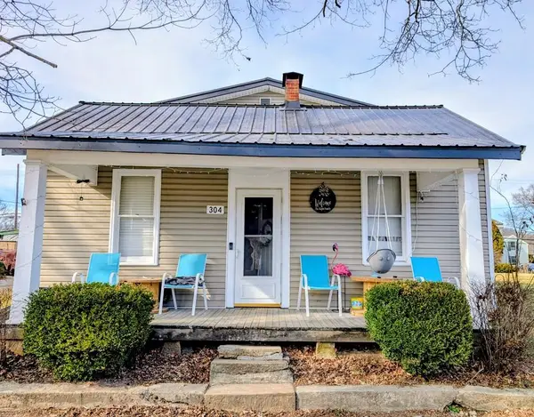 304 E 2nd St, Bainbridge, OH 45612