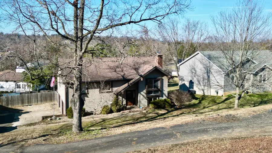 1041 Edgewood Drive, Chillicothe, OH 45601 - #2