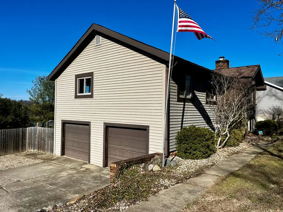 1041 Edgewood Drive, Chillicothe, OH 45601 - #3